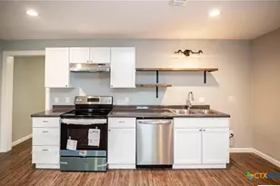 2003 Woodlawn St, Victoria, TX 77901 - Photo 6