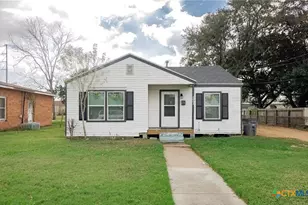 2003 Woodlawn St, Victoria, TX 77901 - Photo 1