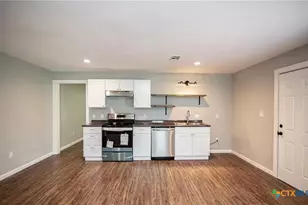 2003 Woodlawn St, Victoria, TX 77901 - Photo 4