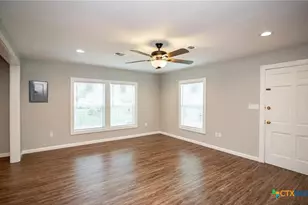 2003 Woodlawn St, Victoria, TX 77901 - Photo 2
