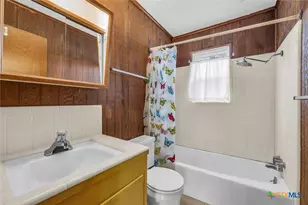 33 Fairway Dr, Hilltop Lakes, TX 77871 - Photo 24