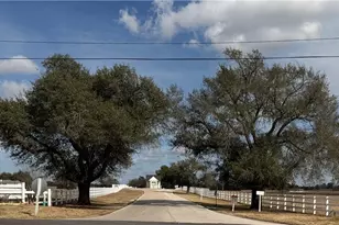 33 Fairway Dr, Hilltop Lakes, TX 77871 - Photo 4