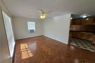 702 E Anaqua Ave, Victoria, TX 77901 - Photo 2