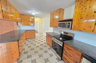 702 E Anaqua Ave, Victoria, TX 77901 - Photo 4