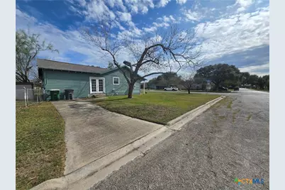 702 E Anaqua Avenue, Victoria, TX 77901 - Photo 24