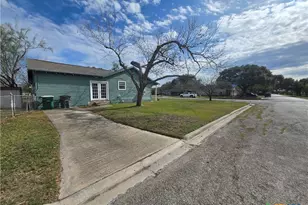 702 E Anaqua Ave, Victoria, TX 77901 - Photo 24