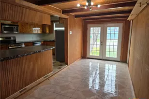 702 E Anaqua Ave, Victoria, TX 77901 - Photo 16