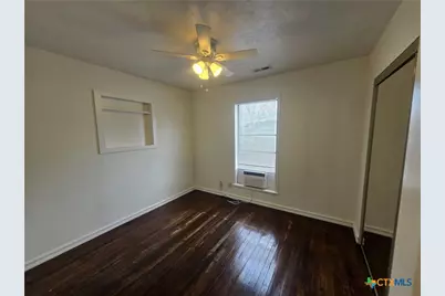 702 E Anaqua Avenue, Victoria, TX 77901 - Photo 12