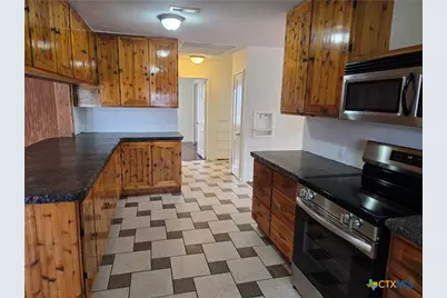 702 E Anaqua Avenue, Victoria, TX 77901 - Photo 14