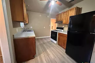 505 Center St, Belton, TX 76513 - Photo 2