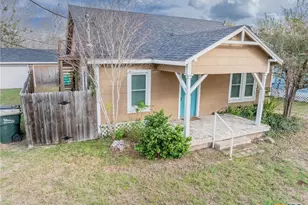 1119 Terrell St, Cuero, TX 77954 - Photo 2