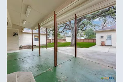 953 E Cedar Street, Seguin, TX 78155 - Photo 32