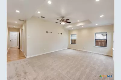 953 E Cedar Street, Seguin, TX 78155 - Photo 16