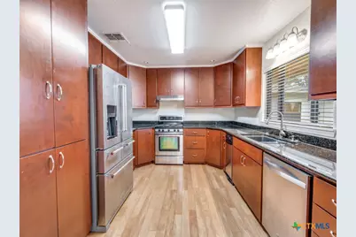 953 E Cedar Street, Seguin, TX 78155 - Photo 12