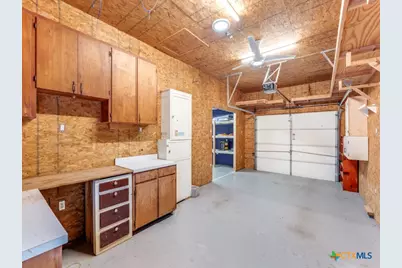 953 E Cedar Street, Seguin, TX 78155 - Photo 30