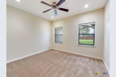 953 E Cedar Street, Seguin, TX 78155 - Photo 18