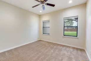 953 E Cedar St, Seguin, TX 78155 - Photo 18