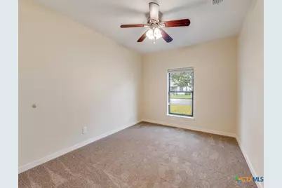 953 E Cedar Street, Seguin, TX 78155 - Photo 24