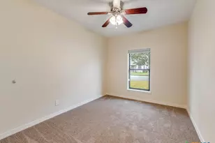 953 E Cedar St, Seguin, TX 78155 - Photo 24