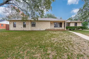 953 E Cedar St, Seguin, TX 78155 - Photo 2