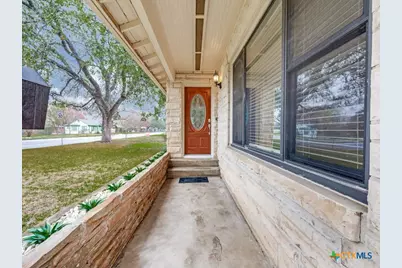 953 E Cedar Street, Seguin, TX 78155 - Photo 4