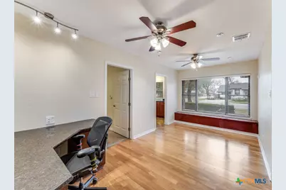 953 E Cedar Street, Seguin, TX 78155 - Photo 8