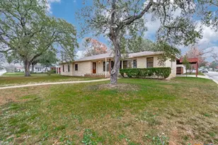 953 E Cedar St, Seguin, TX 78155 - Photo 1