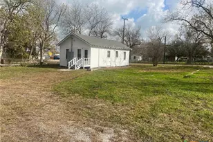 327 W Main St, Port Lavaca, TX 77979 - Photo 10