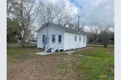 327 W Main Street, Port Lavaca, TX 77979 - Photo 1