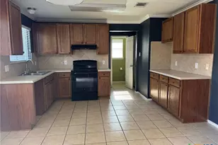 615 Lubbock Ln, New Braunfels, TX 78132 - Photo 2