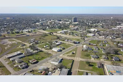 802 E North Street, Victoria, TX 77901 - Photo 2