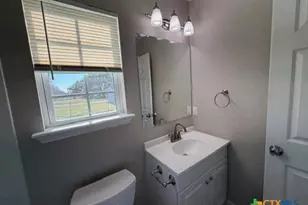 661 W Austin St, Luling, TX 78648 - Photo 12