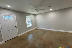 661 W Austin St, Luling, TX 78648 - Photo 4