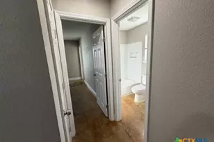 661 W Austin St, Luling, TX 78648 - Photo 10