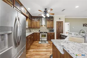 1733 Co Rd 376, Shiner, TX 77984 - Photo 8
