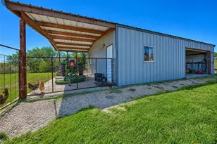 1733 Co Rd 376, Shiner, TX 77984 - Photo 38