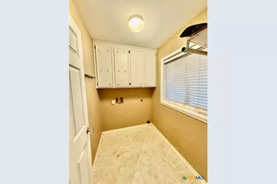 316 Woodglenn Drive, Victoria, TX 77904 - Photo 10