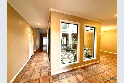 316 Woodglenn Drive, Victoria, TX 77904 - Photo 4