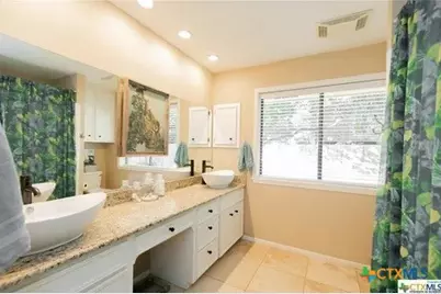 316 Woodglenn Drive, Victoria, TX 77904 - Photo 20