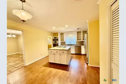 316 Woodglenn Drive, Victoria, TX 77904 - Photo 8