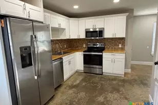 502 Willow Ave, Luling, TX 78648 - Photo 4