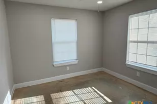 502 Willow Ave, Luling, TX 78648 - Photo 10