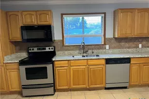 1338 Canary Ln, Seguin, TX 78155 - Photo 32