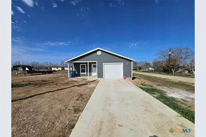 810 E 6th Street, Nixon, TX 78140 - Photo 1