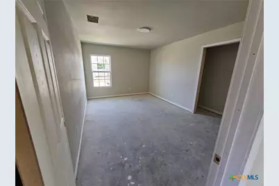 810 E 6th Street, Nixon, TX 78140 - Photo 2