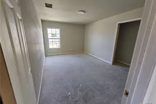 810 E 6th St, Nixon, TX 78140 - Photo 2