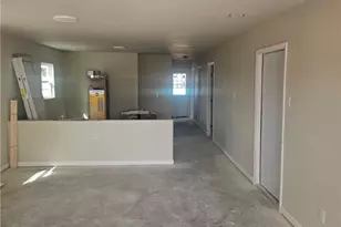 810 E 6th St, Nixon, TX 78140 - Photo 4