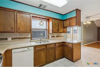 201 Laguna Drive, Victoria, TX 77904 - Photo 8