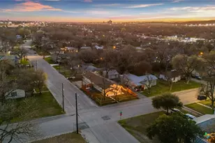 1428 Lee St, New Braunfels, TX 78130 - Photo 2