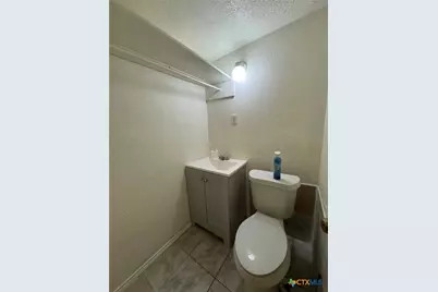 957 W New Braunfels Street, Seguin, TX 78155 - Photo 6